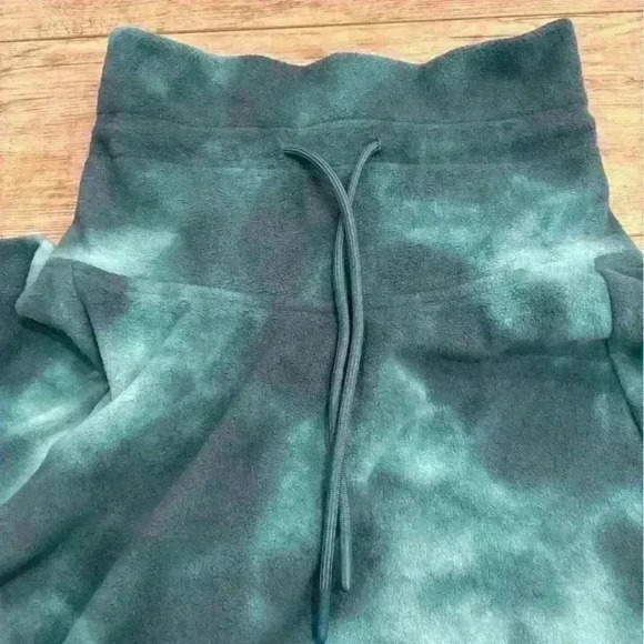 Old Navy Soft Crop Top Dye Die Sweater Size Medium - Picture 5 of 6